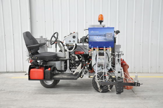 Voiture de marquage de ligne de route thermoplastique pour petits passagers équipée d'un réservoir de peinture de 400 kg