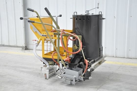 Chiens poussant la machine de marquage de route en thermoplastique 100 à 500 mm de largeur
